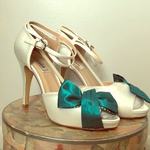 Brand new! Cream and teal peep toe pumps
